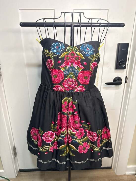 Forever 21 Dresses & Skirts - Forever 21 Strapless Floral Sweetheart Mini Dress Black Fuchsia Size L